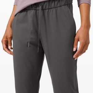 Lululemon On the Fly Joggers Graphite Grey! 🤍🖤
